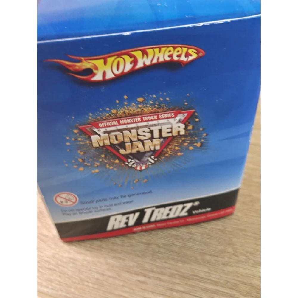 2007  HOT WHEELS MONSTER JAM OUTLAW TRUCK SERIES NIB